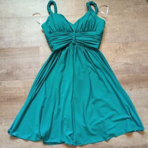 Suzi Chin for Maggy Boutique Sz 4 Emerald Green Silky Party Dress